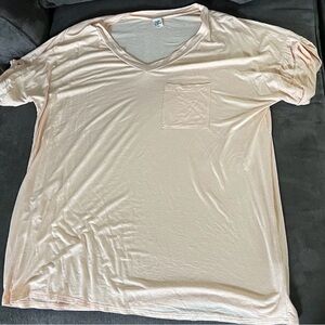 Sew In Love Cream/Peach V-Neck Top Size 3XL